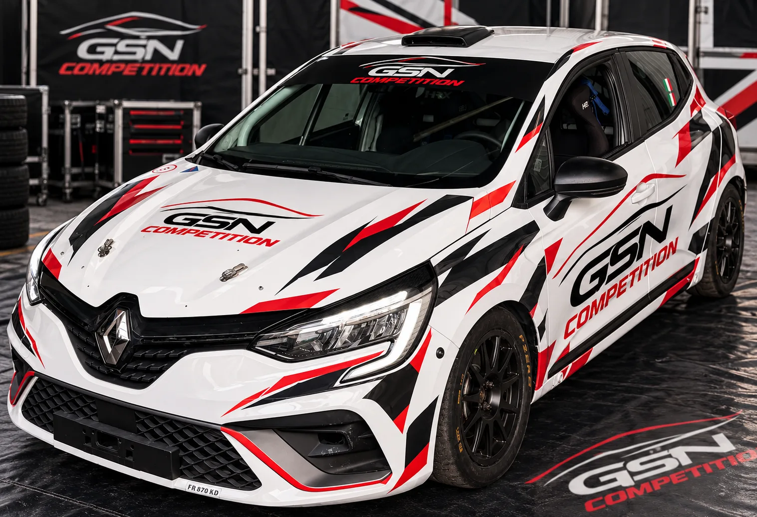 Renault Clio Rally5 GSN Competition nel paddock, vista anteriore tre quarti